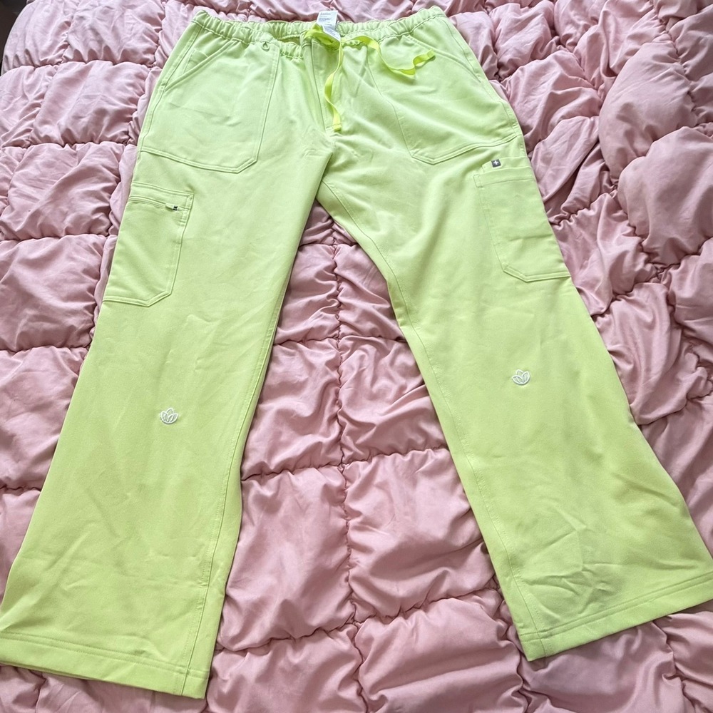 FIGS Cairo Cargo Scrub Pants 2XL Lime Green Straight Leg Embroidered Design NWT